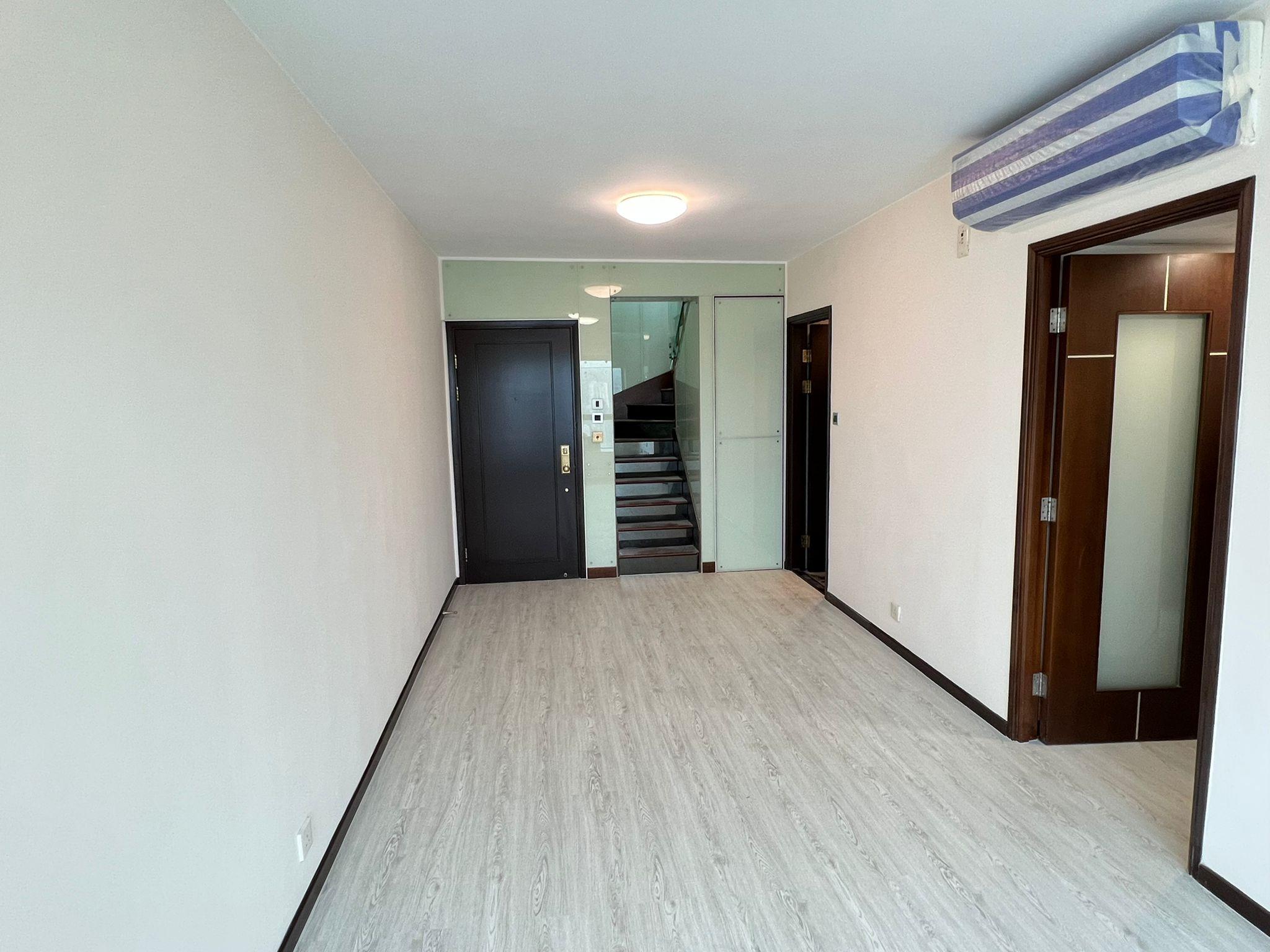 單位內置樓梯直達天台,是新租客承租此單位的原因之一。(代理提供相片)