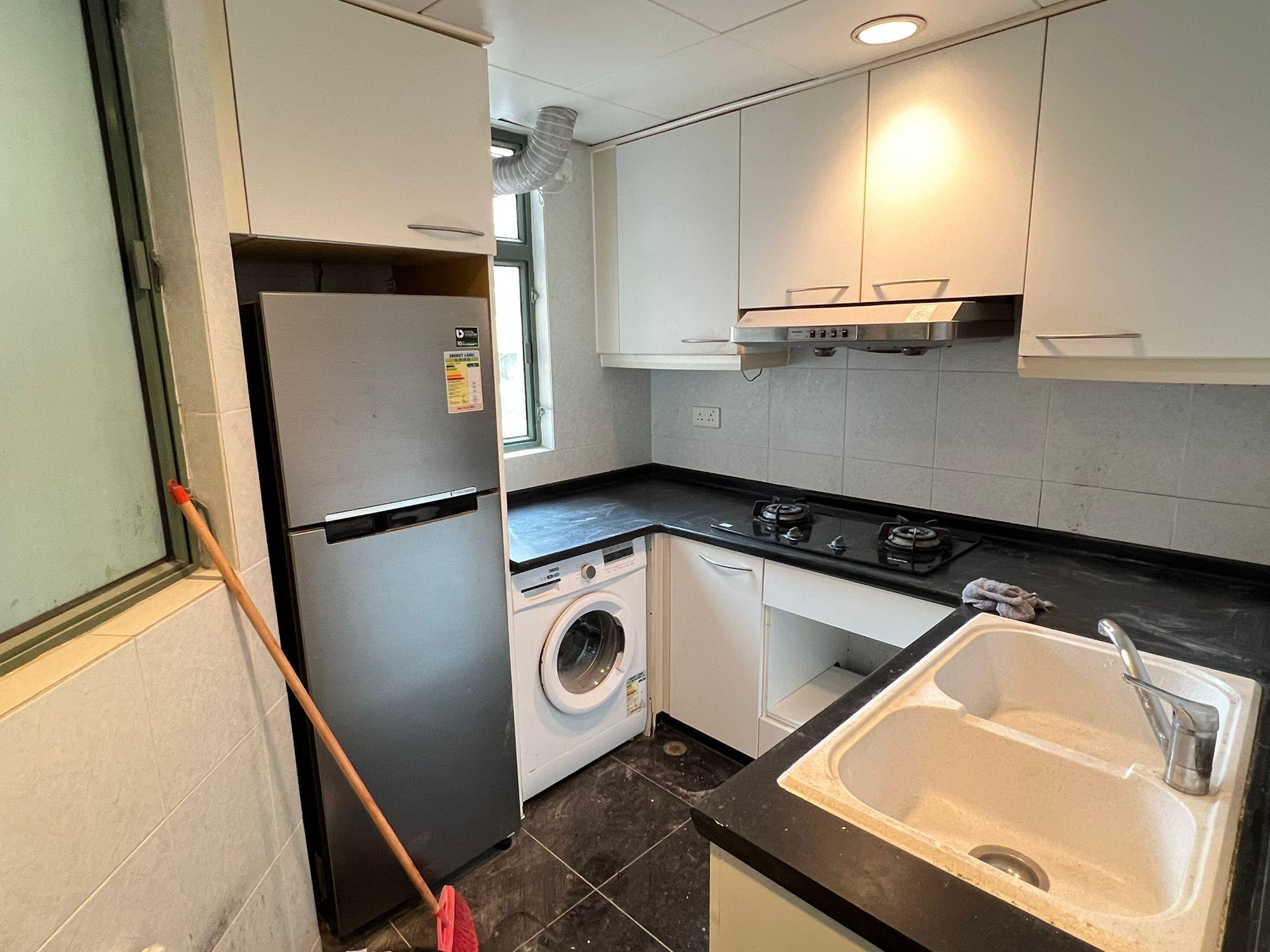 廚房面積闊落,設備新淨。(代理提供相片)