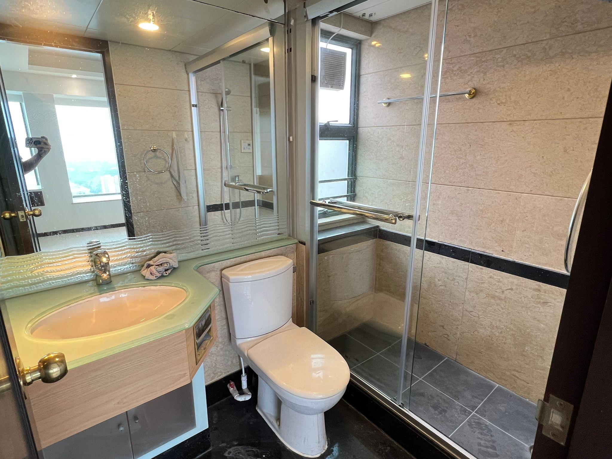 主人套房浴室亦經過翻新。(代理提供相片)