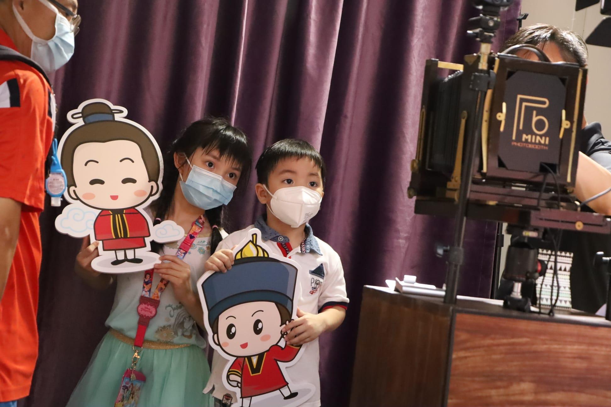 嗇色園, 黃大仙祠, 七姐寶誕. 園遊晚會, 華服