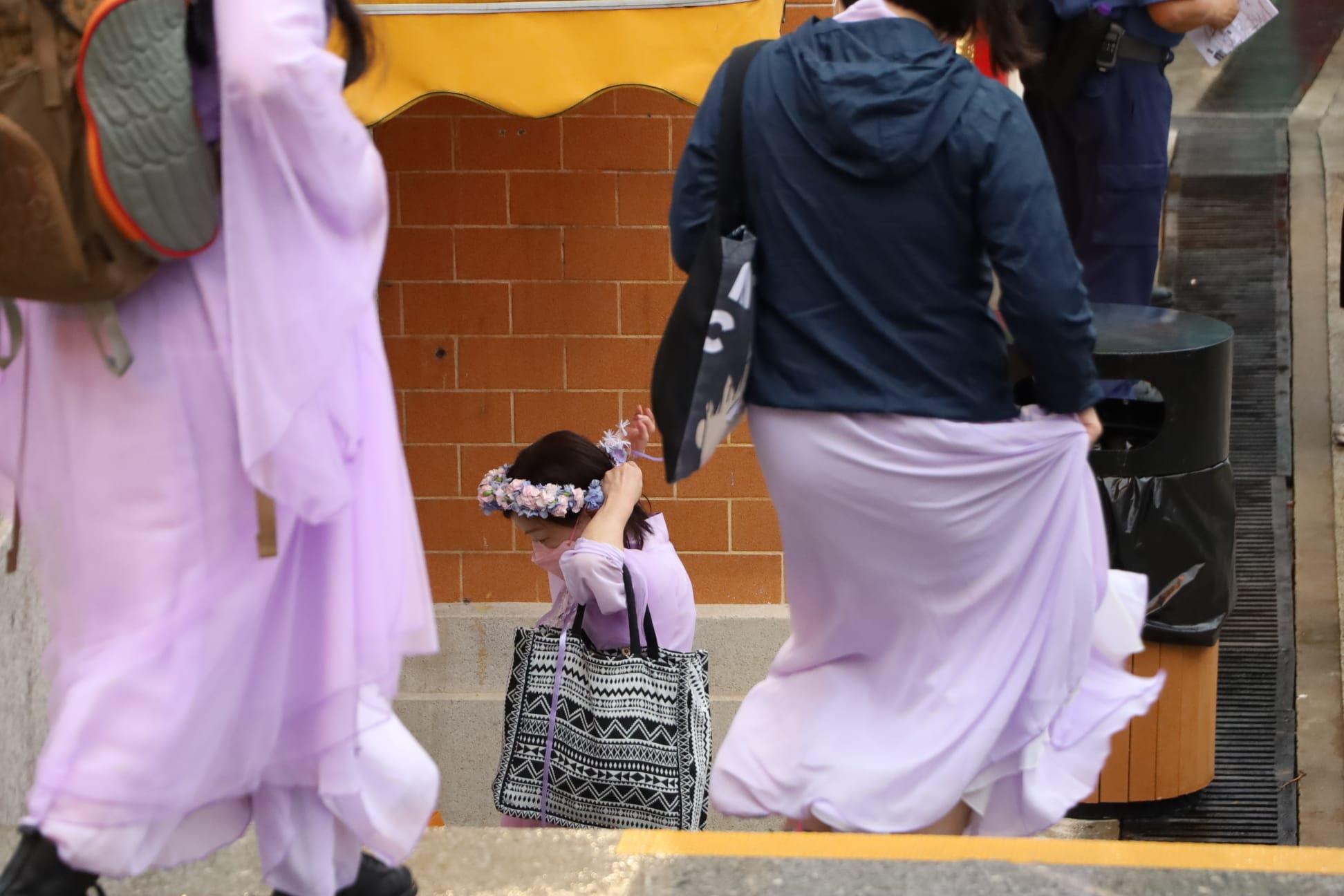嗇色園, 黃大仙祠, 七姐寶誕. 園遊晚會, 華服