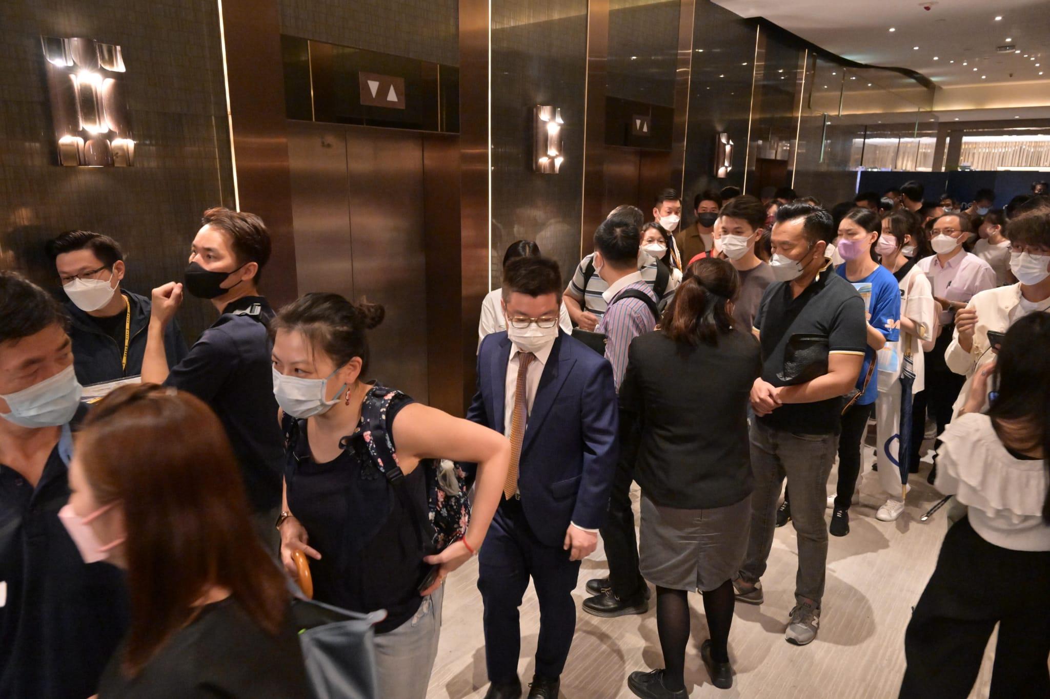 粉嶺北新盤ONE INNOVALE-Archway昨日首輪銷售,售樓處現場相當熱鬧,並即日沽清首輪317伙單位。