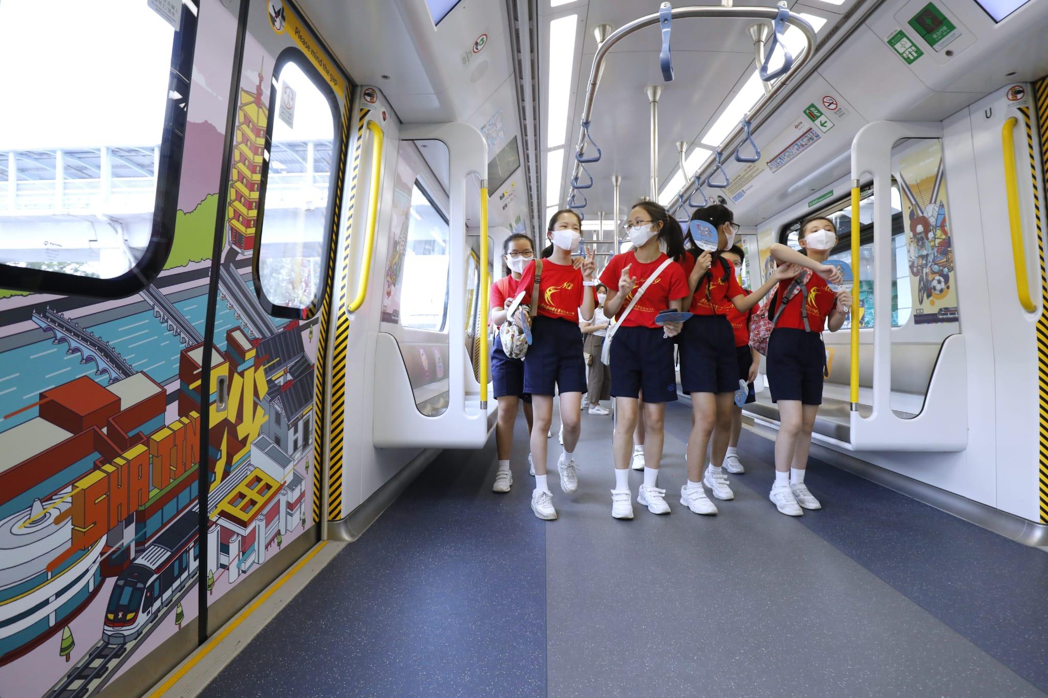 東鐵設藝術列車 藝術家夥沿綫學生設計介紹社區