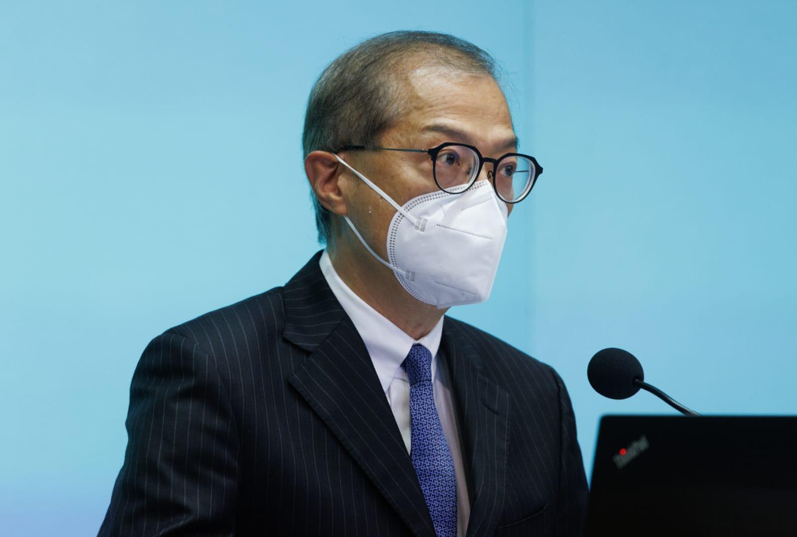 醫務衞生局局長盧寵茂出席「應對疫情指導及協調組」記者會。(蘇文傑攝)