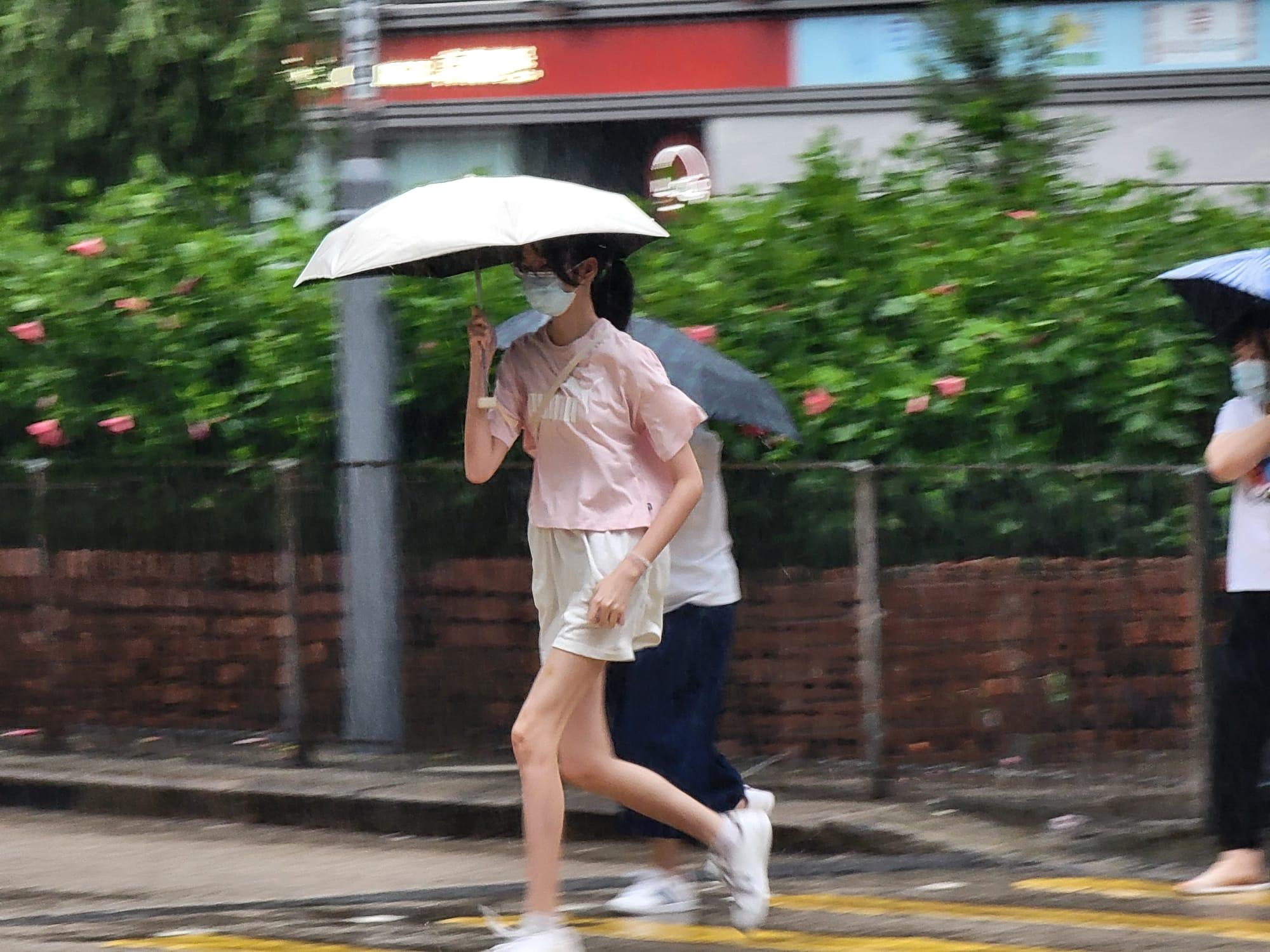 天文台在上午11時25分發出三號強風信號