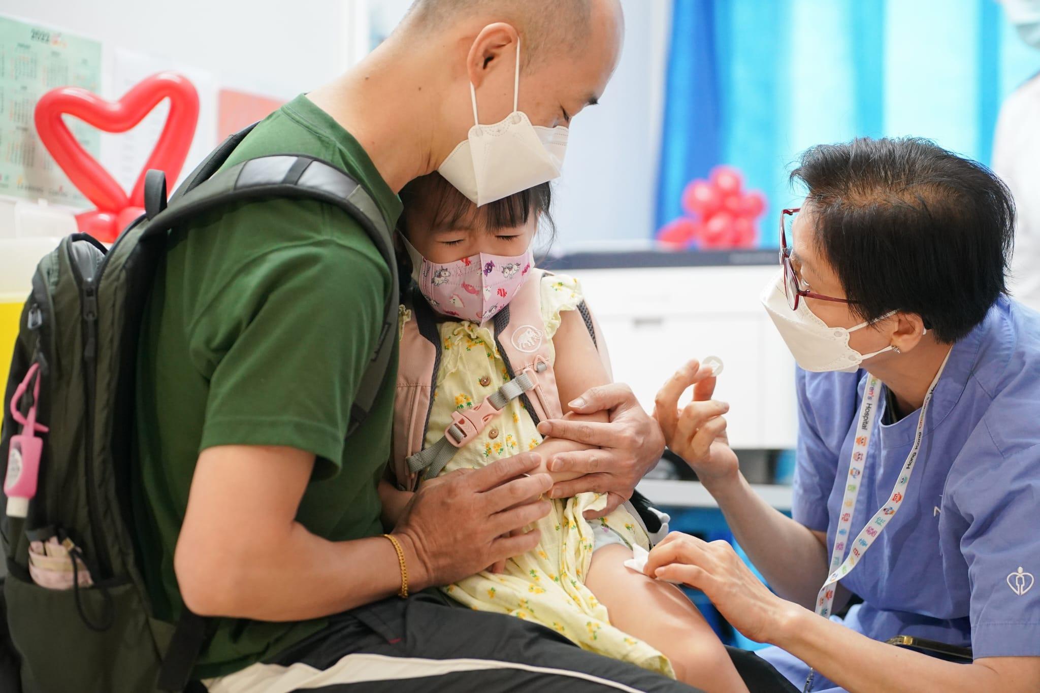 幼童接種科興疫苗可以在手臂或大腿打針。