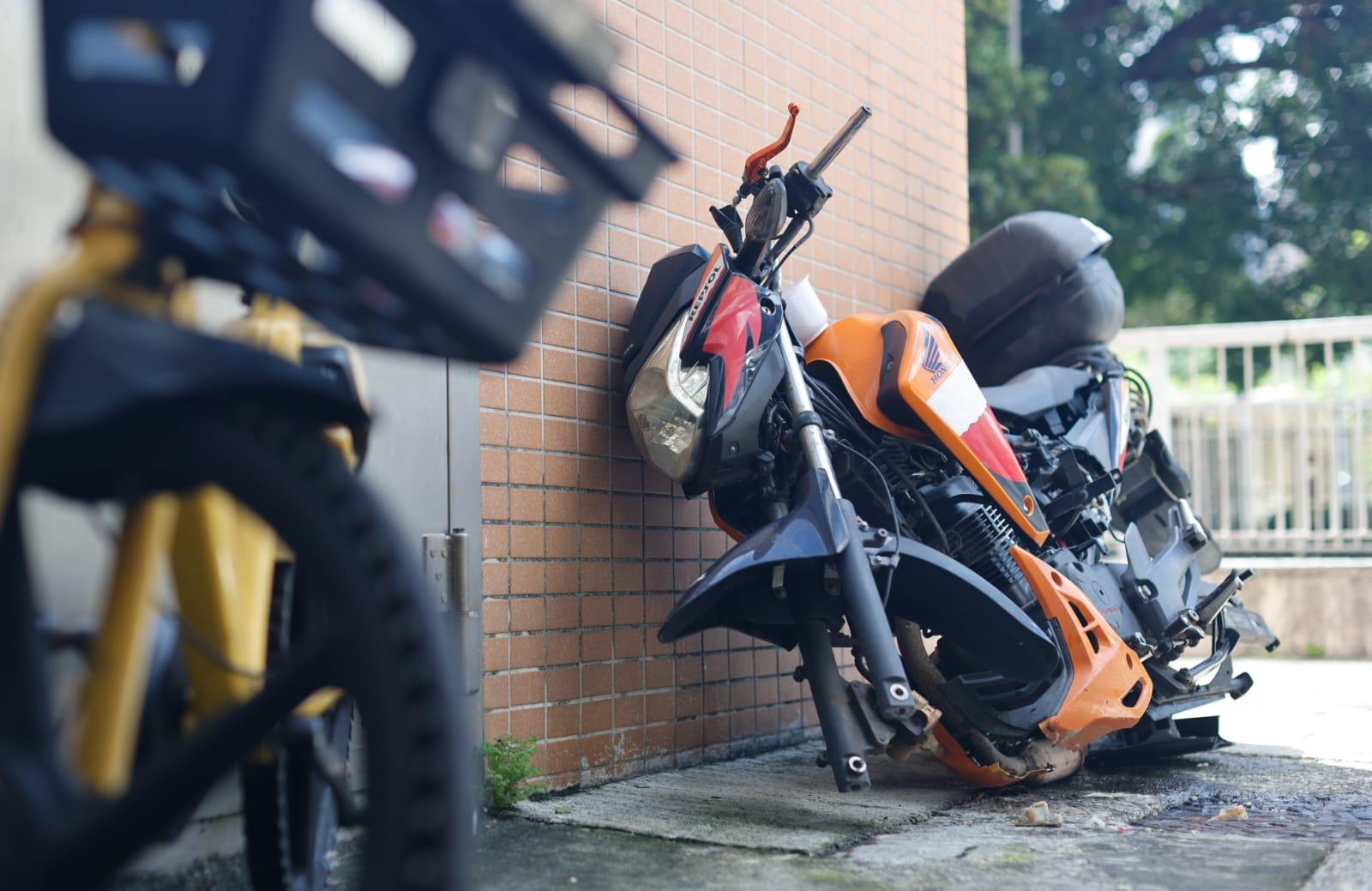 後巷棄置電單車。(蘇文傑攝)