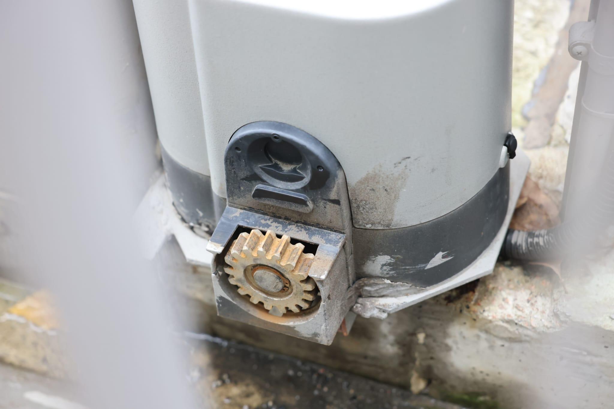 油麻地母嬰健康院鐵閘倒塌 壓斃一名女保安