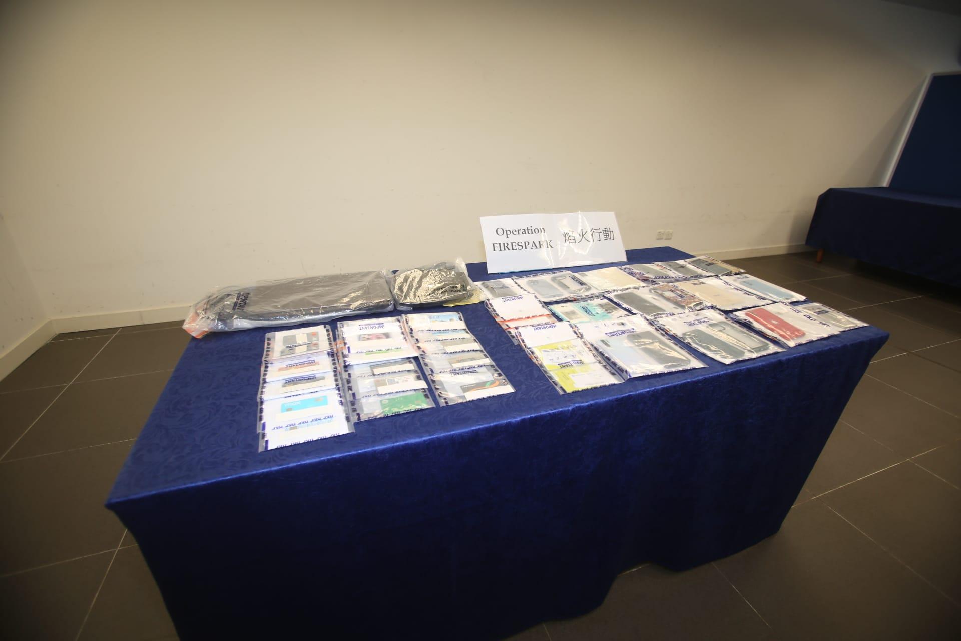 網上情緣騙案|警搗破詐騙集團拘11人 涉最少15宗騙案呃近百萬