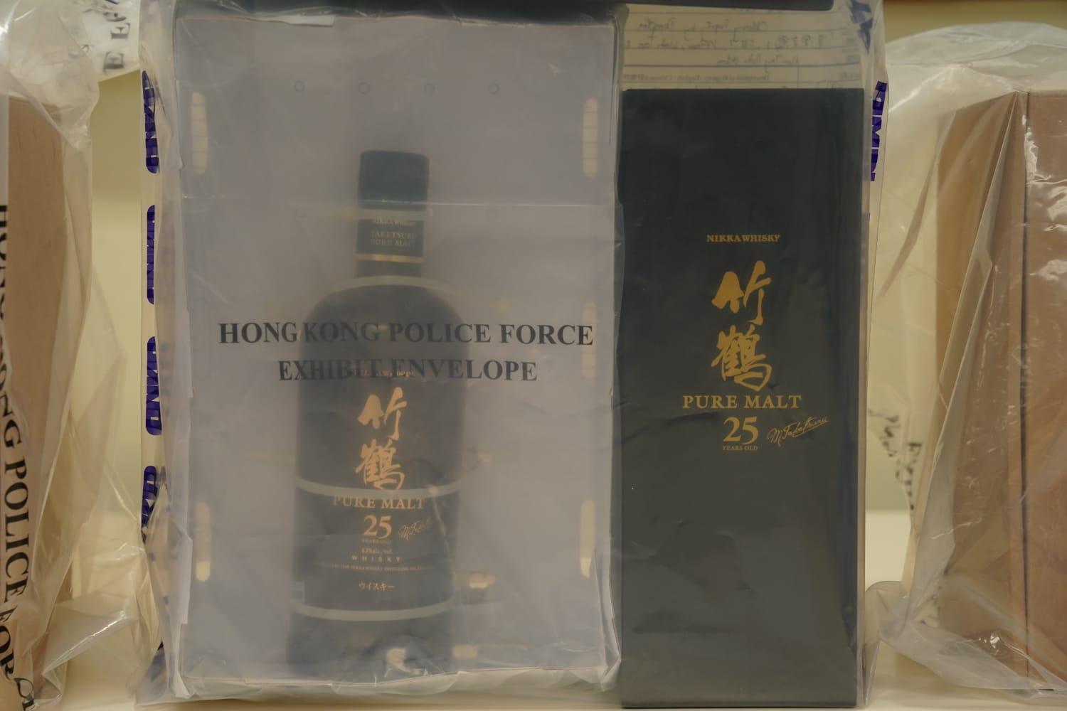 警方拘捕八男一女涉嫌串謀詐騙處理贓物。(陳奕釗攝)