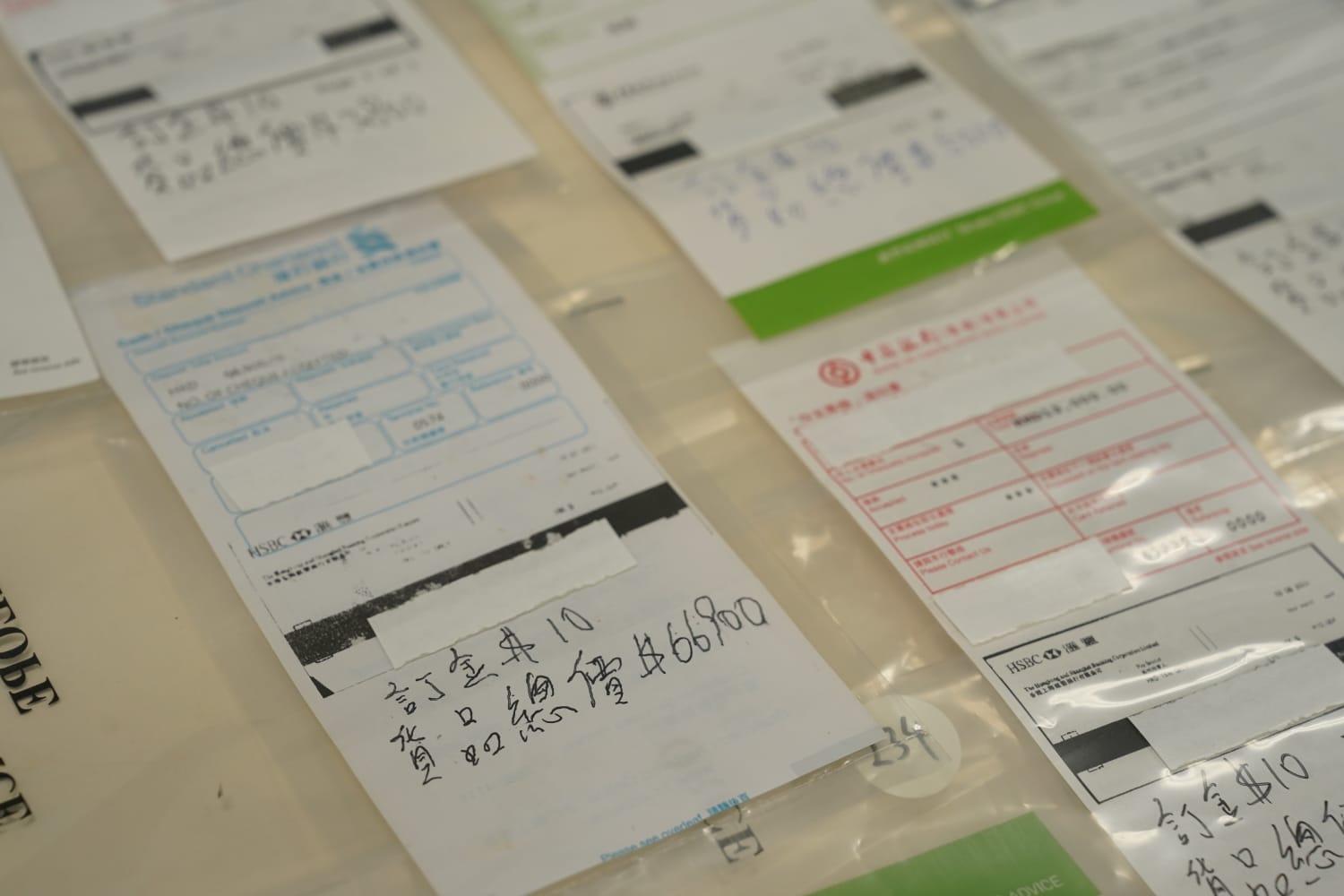 警方拘捕八男一女涉嫌串謀詐騙處理贓物。(陳奕釗攝)