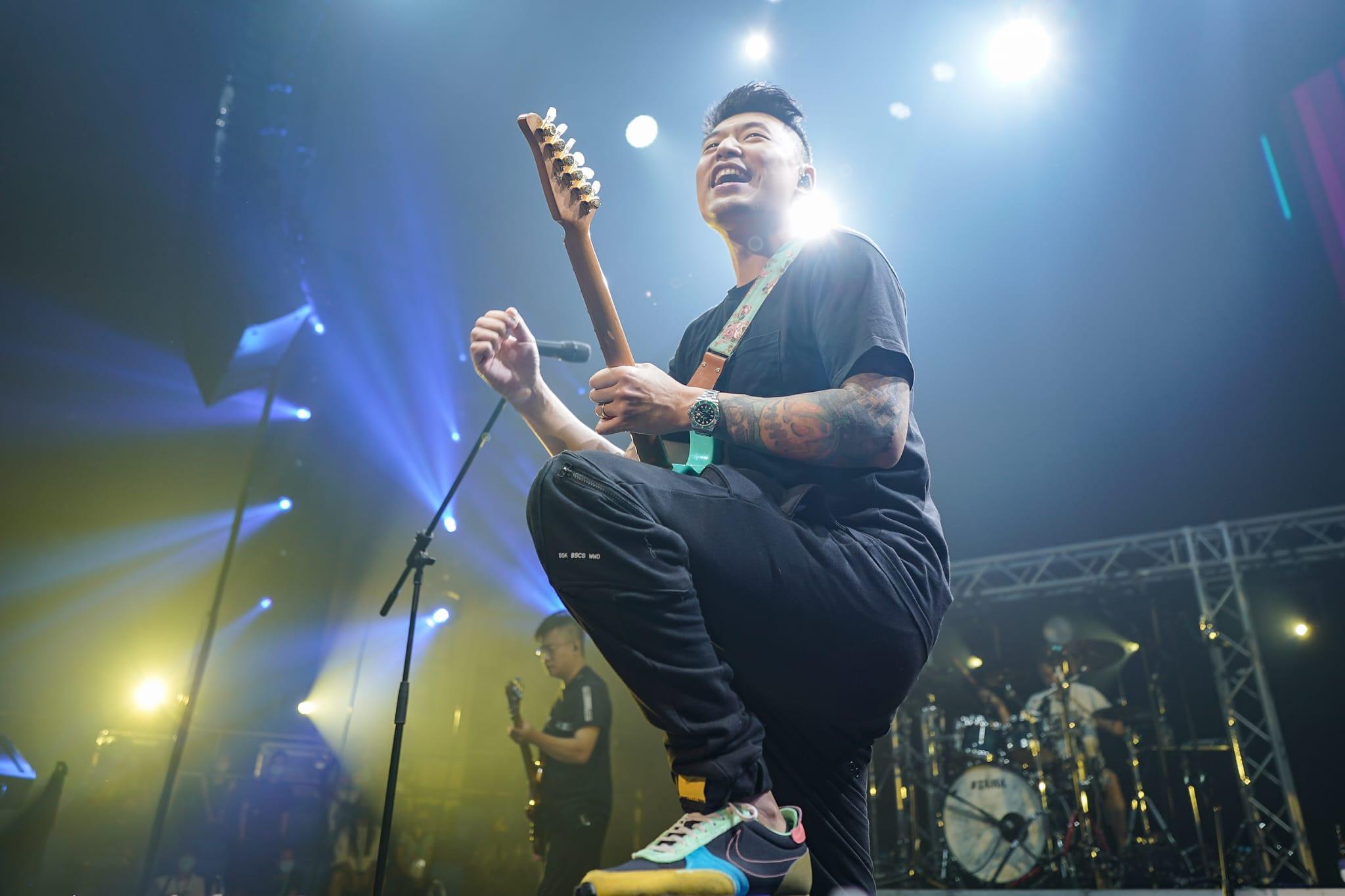 Jason Kui自言作為樂手,每次站台都會投入專注自己崗位。(李睿哲攝)