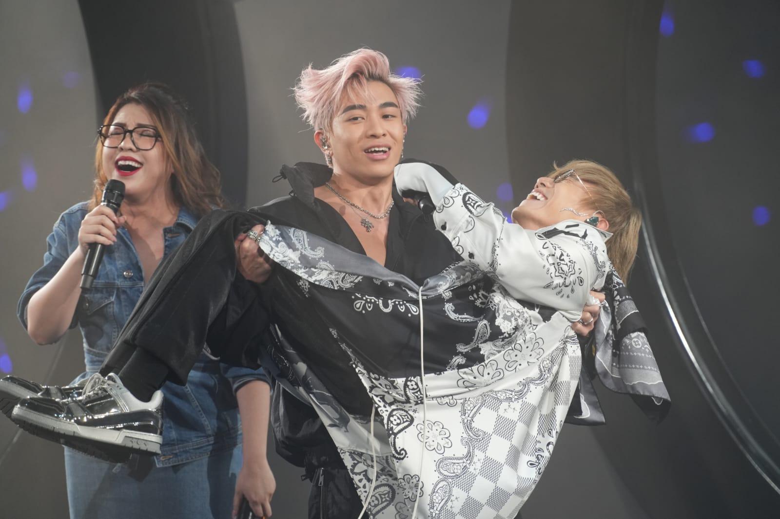 Tyson的「公主抱」成為全場爆笑點。(陳奕釗攝)