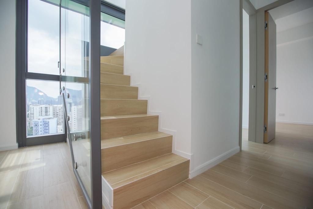 29樓A室連天台特色單位,內置透明玻璃樓梯直上天台,屬區內罕有。(李睿哲攝)