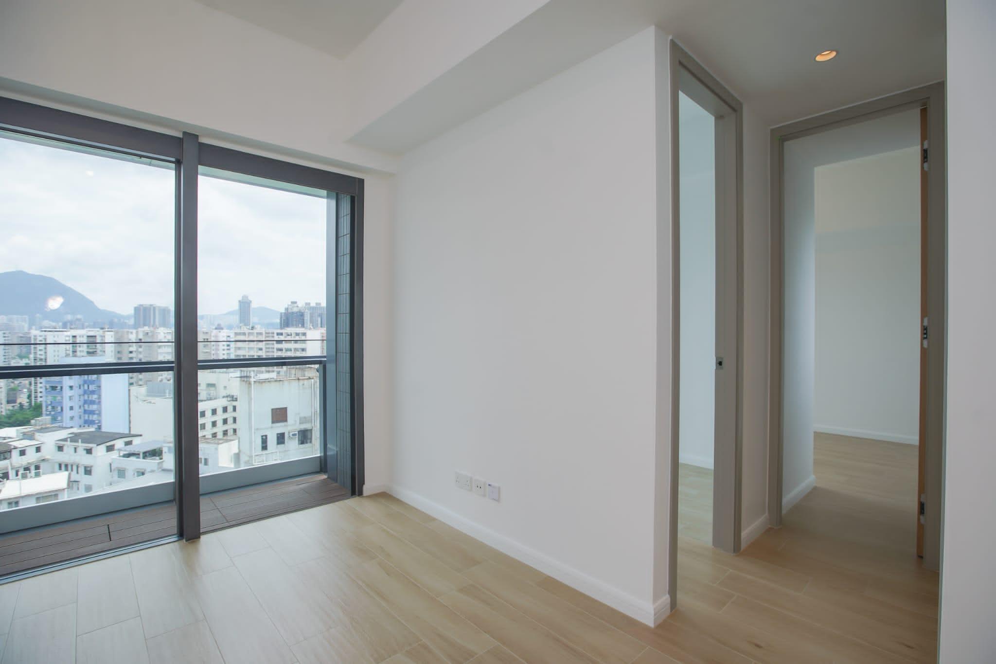 27樓A室為交樓標準示範單位,實用面積465方呎,屬兩房及梗廚間隔。(李睿哲攝)