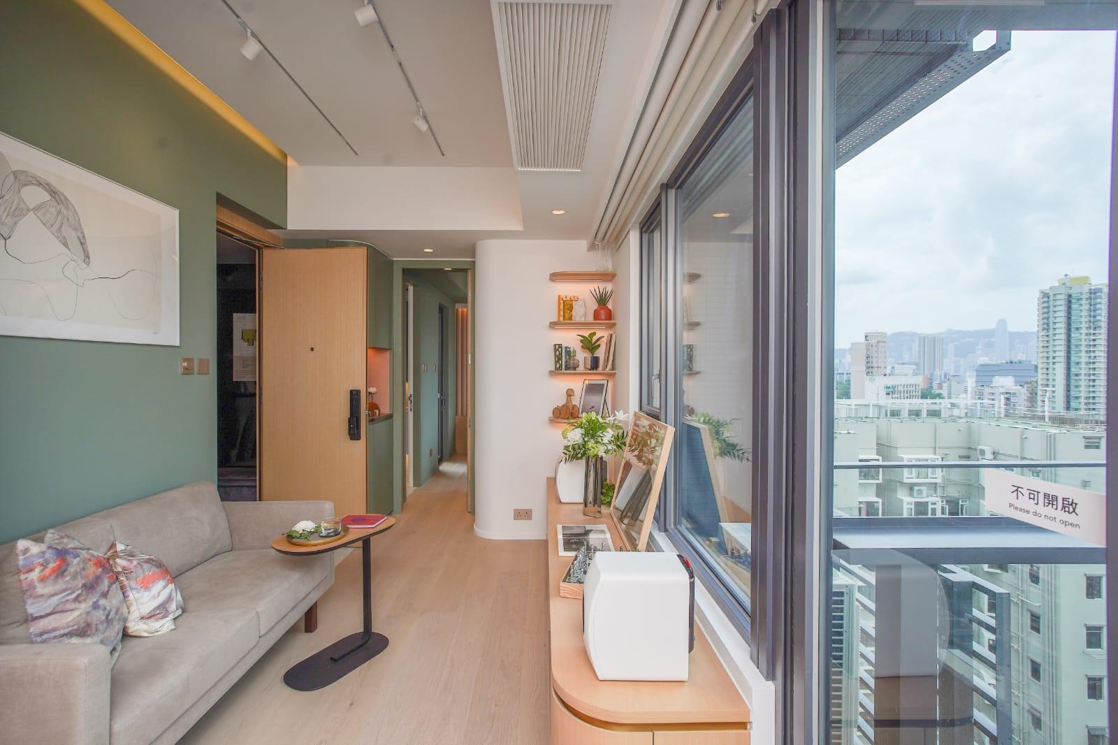 28樓C室經改動連裝修示位,以柔和的綠色為牆身主色,時尚中見氣質。(李睿哲攝)