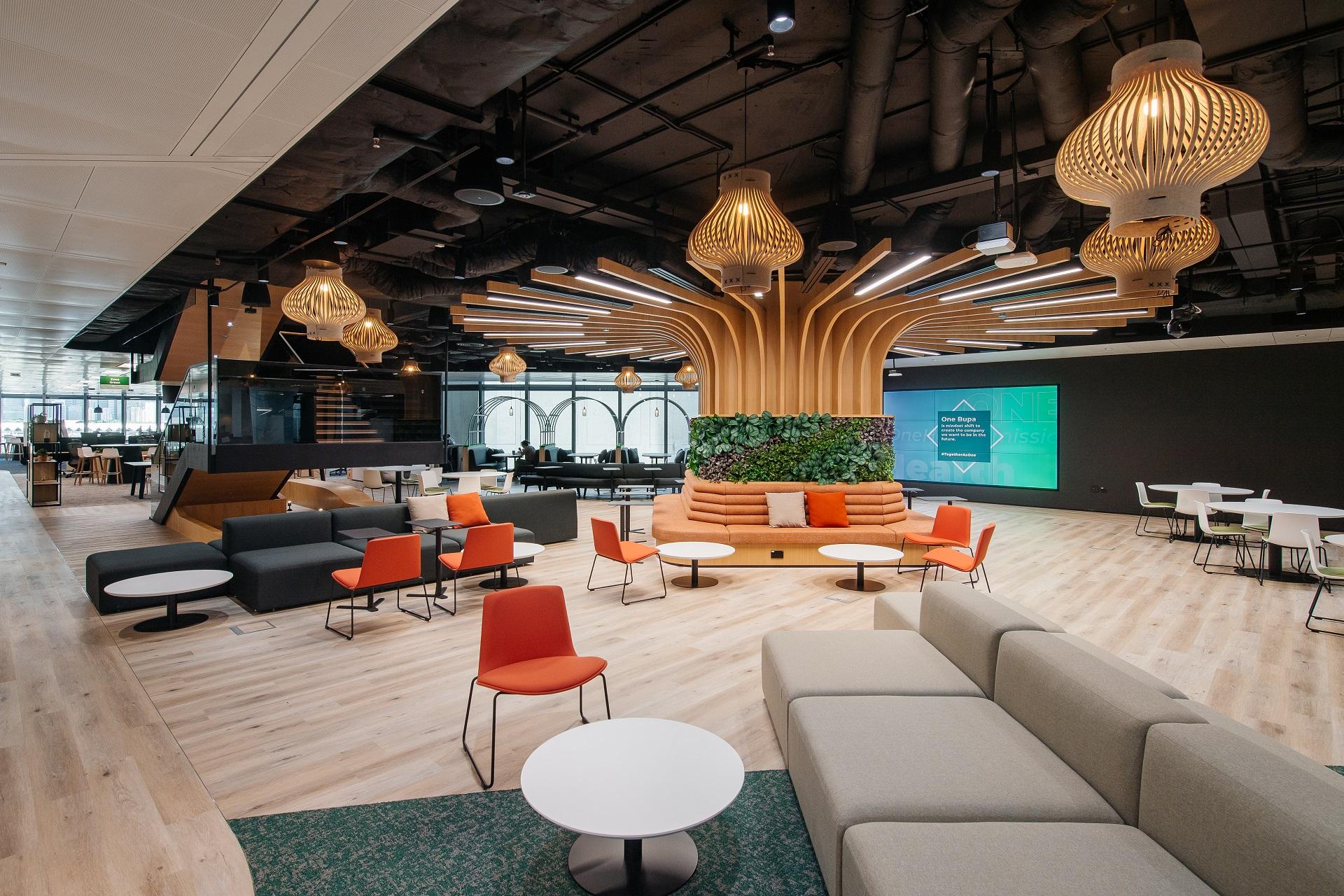 工作茶座 設有工作茶座的社交休閒區,為全體員工會議和公司活動提供了一個舒適的空間,並讓員工在輕鬆的環境中啟發靈感。