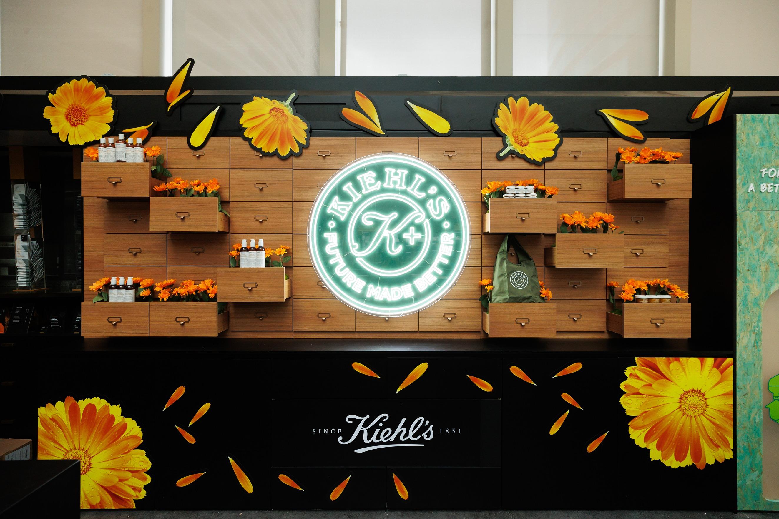 現場設有舊瓶回收箱。