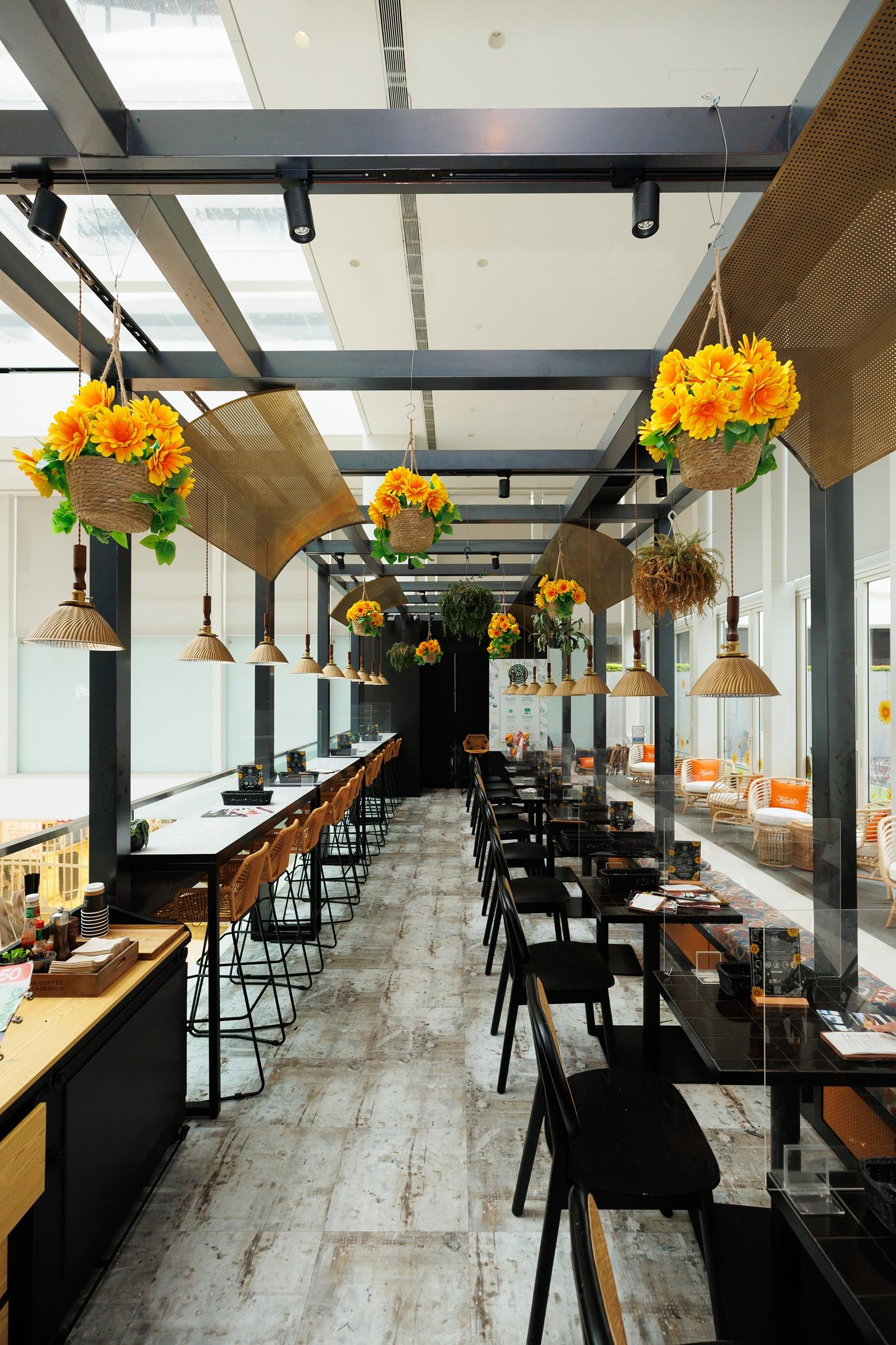 室內以型格黑色作主色調。