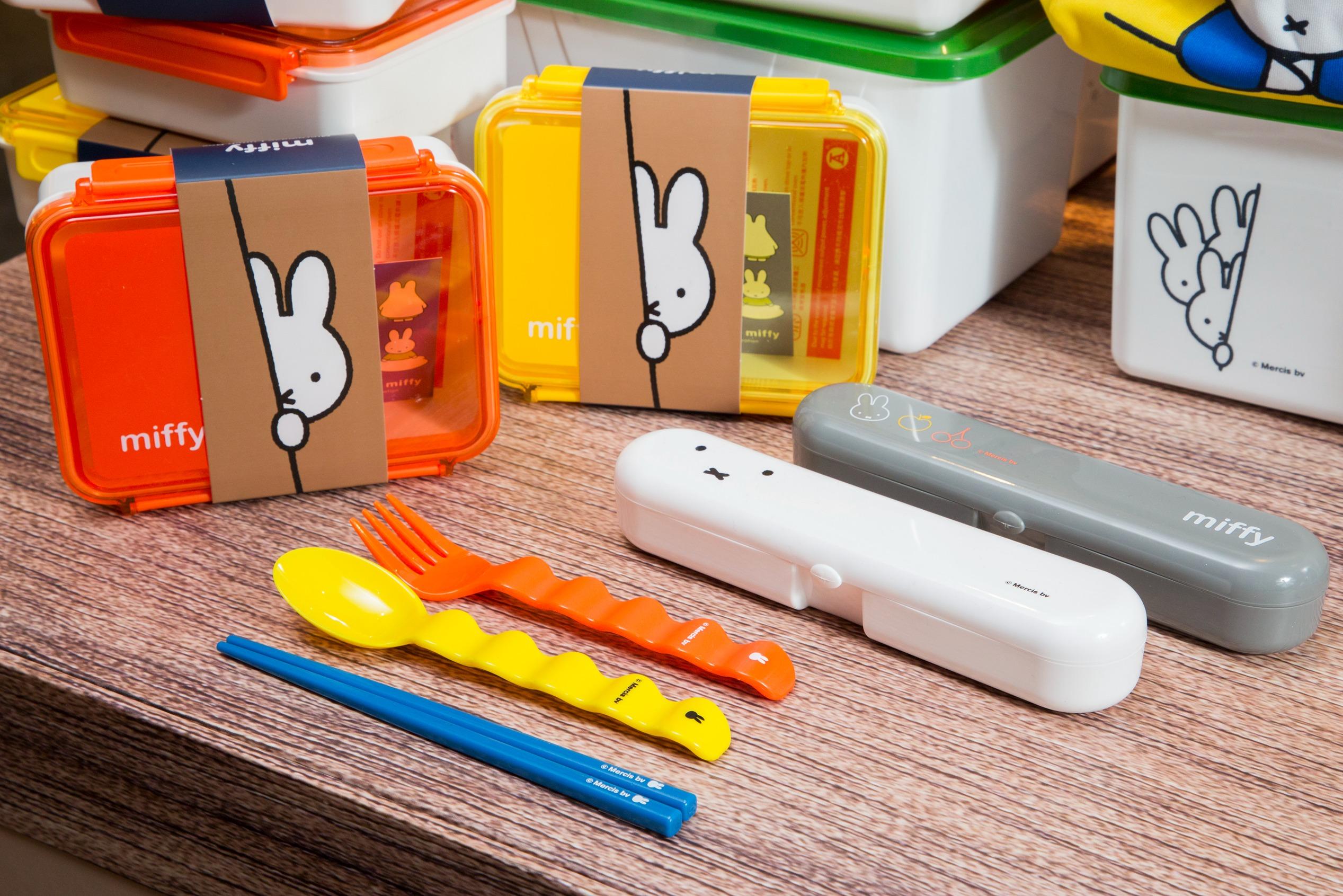 Red A|食物盒 (附活動隔片- 橙色 / 黃色) $78、Red A|餐具組 (白色 / 灰色) $68