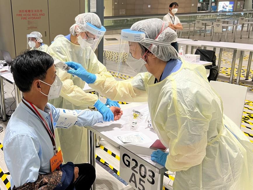 醫管局醫療隊機場篩查368旅客即時找出50人染瘧疾