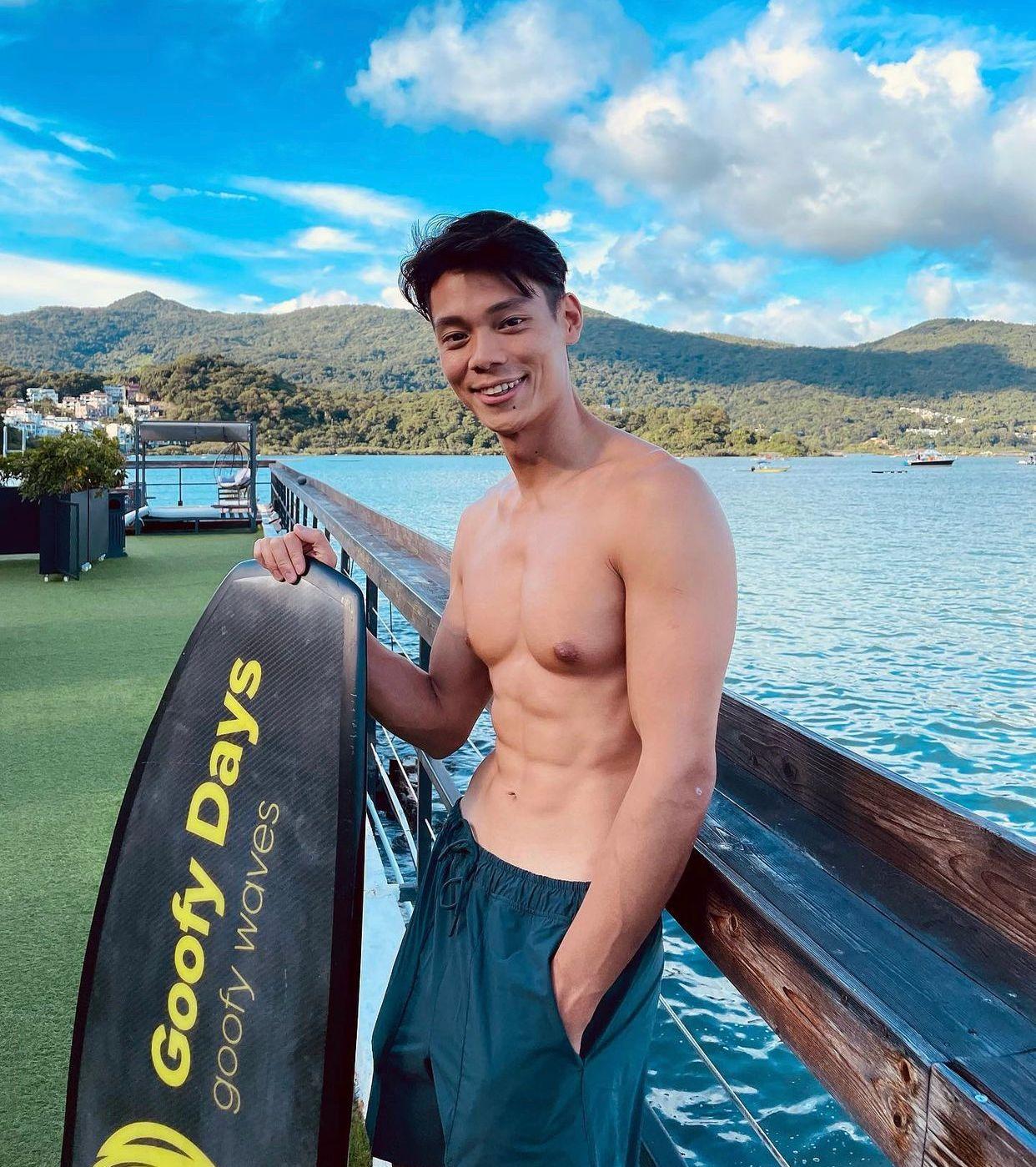 Cyrus是位健身教練。