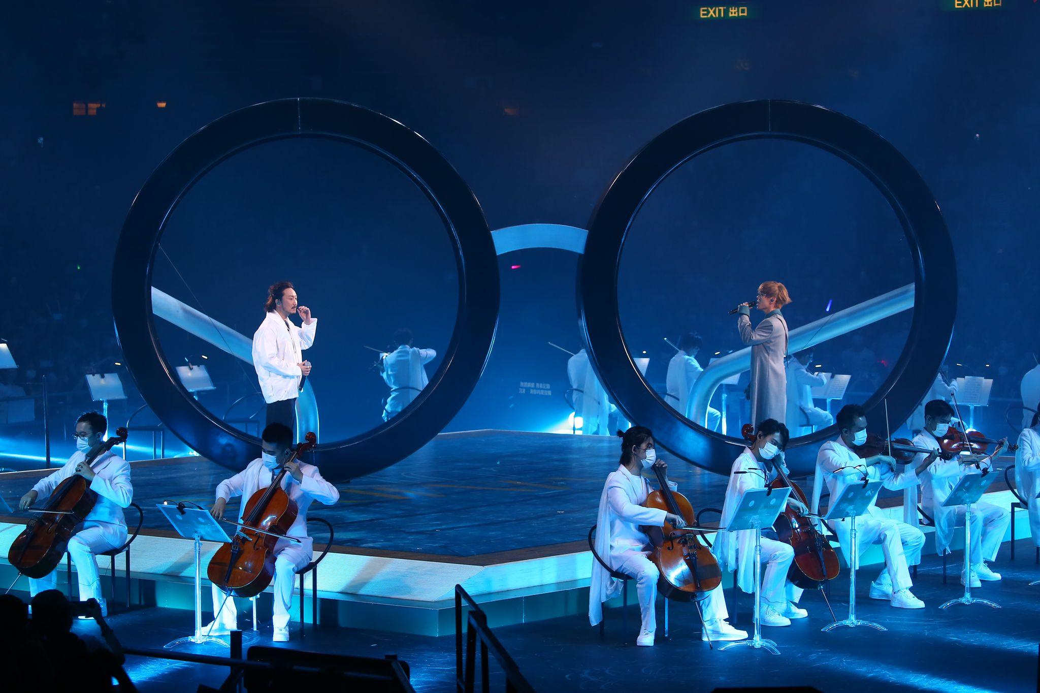 鄭中基與家謙合唱了《閉目入神》及《My only one》。