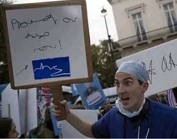 另一meme圖取笑如果醫生發動示威,也沒有人看得懂他們寫在橫額上的訴求。(互聯網)