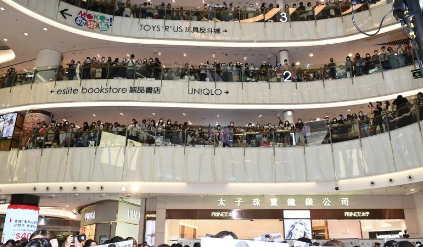 張敬軒的簽唱會活動,逼爆整個商場。