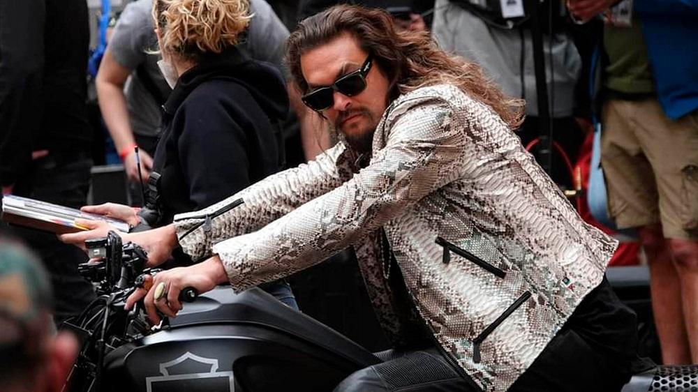 積遜在《狂野10》有多場飛車場面。