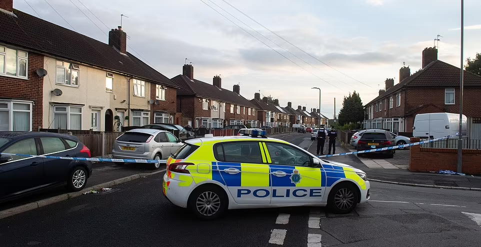警方封鎖利物浦Kingsheath Avenue案發現場。(互聯網)
