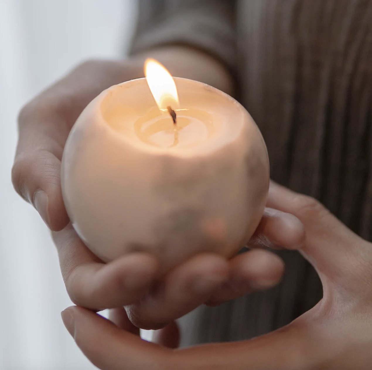 meetlights從各地蒐集盛載着故事的生活雜貨、器物、飾品等,每件賞心悅目的物件如光一樣,存在於日常之中。