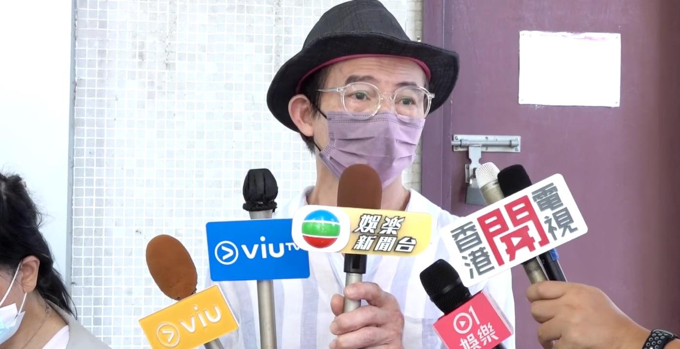 梅啟明日前在荃灣某屋苑開記招,指梅媽被姪仔軟禁。