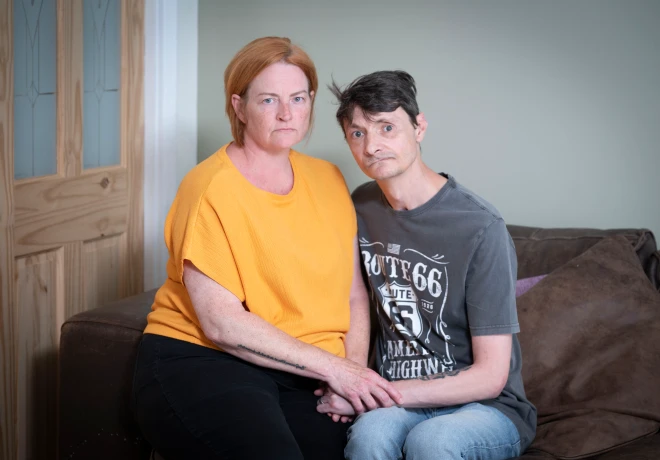 安妮指丈夫威爾遜失去說話及步行能力,上廁所亦有困難。(互聯網)