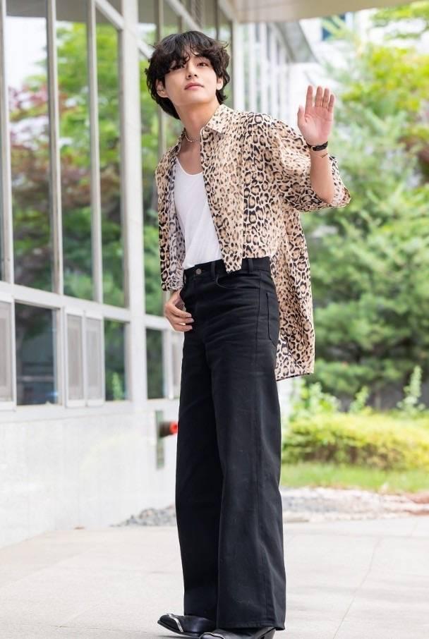 BTS成員各自發展,隊中萬人迷V卻傳出地下情消息,但發言人一直拒作回應。