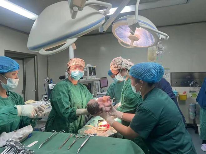 震後第一個地震寶寶在甘孜州人民醫院誕生。(互聯網)