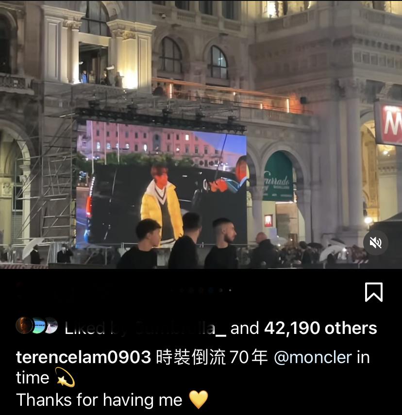 現場的巨型屏幕播出林家謙乘專車到場的畫面。(IG圖片)