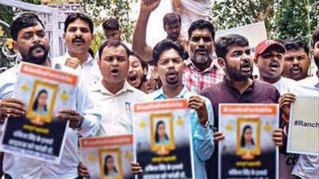 杜姆卡地區民眾周一上街抗議。(互聯網)