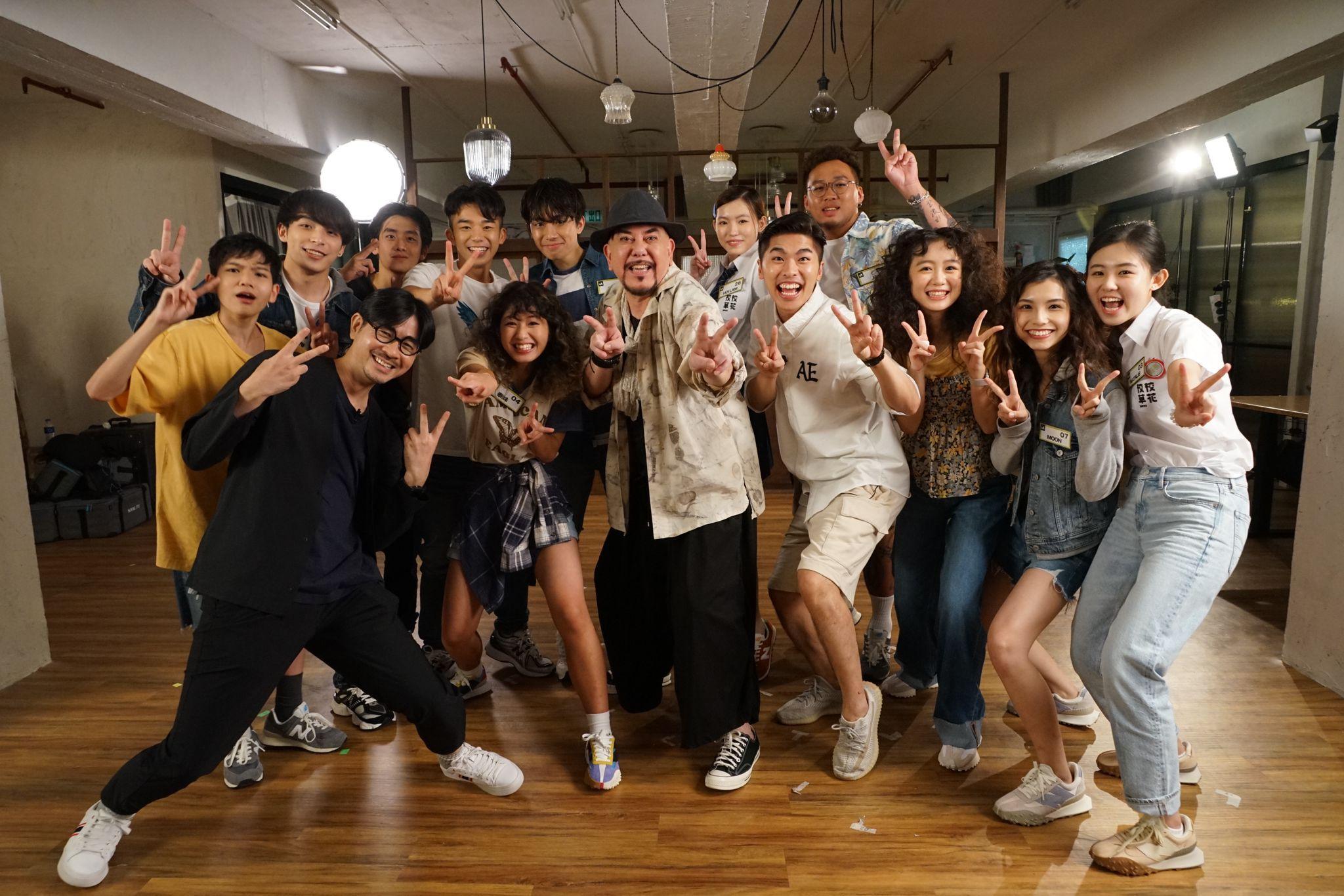 眾校花校草與黃秋生及嘉賓們大合照。