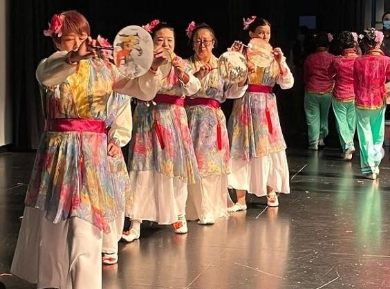 加拿大姜糖社工受姜濤追夢的堅持啟發,為逾20位智障人士籌備表演。(IG圖片)