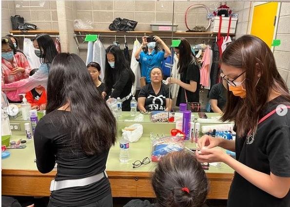 姜濤加拿大應援團的姜糖們全力為智障人士表演作應援。(IG圖片)