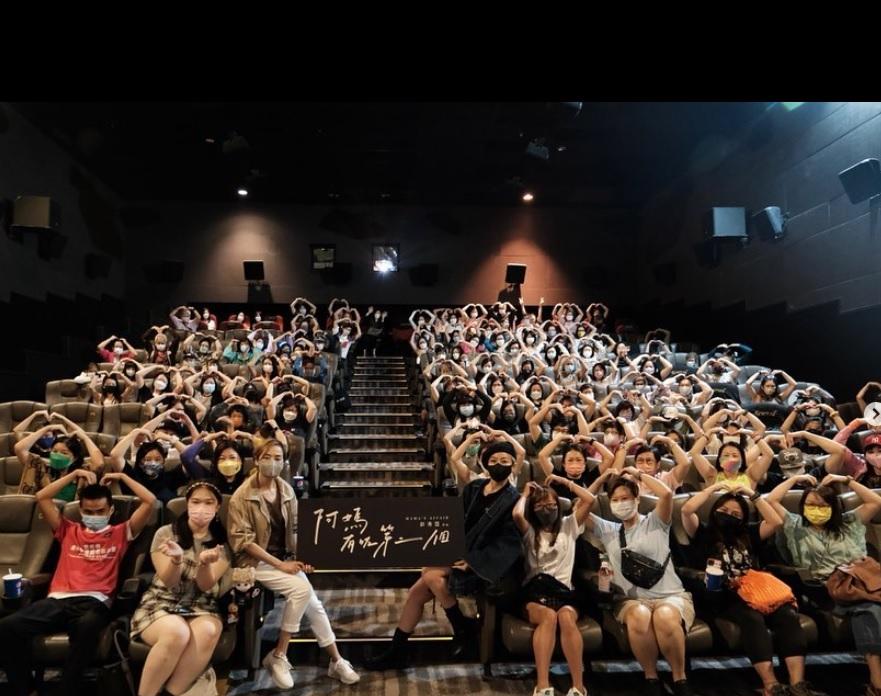 彭秀慧母親於昨早離世,敬業的她仍完成當日的謝票。(《阿媽有咗第二個》IG)