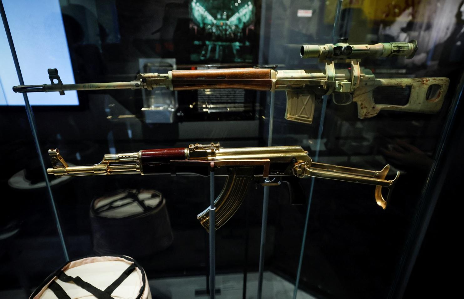 薩達姆‧侯賽因所用的槍械。(路透社)