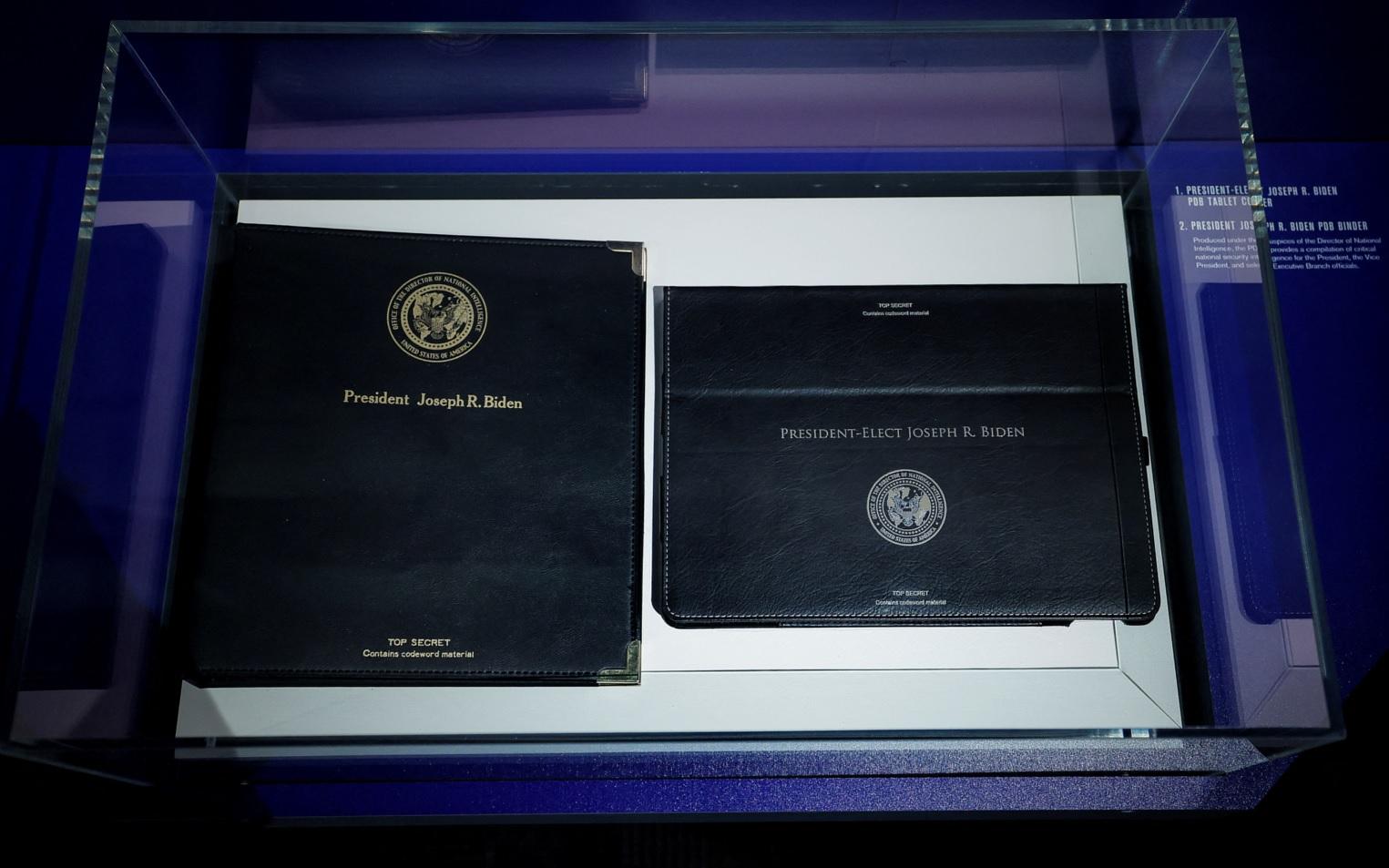 呈交總統拜登的最高機密匯報文件。(路透社)