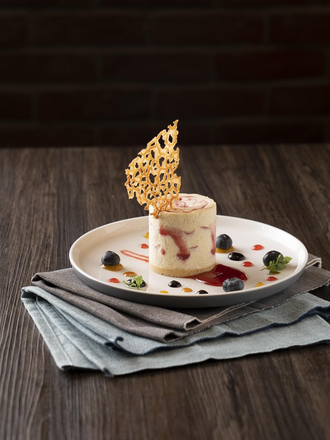 意式冰糕伴杏仁脆糖