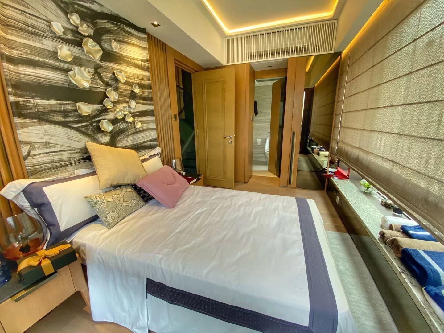 睡房間隔四正闊落,可三邊下床。