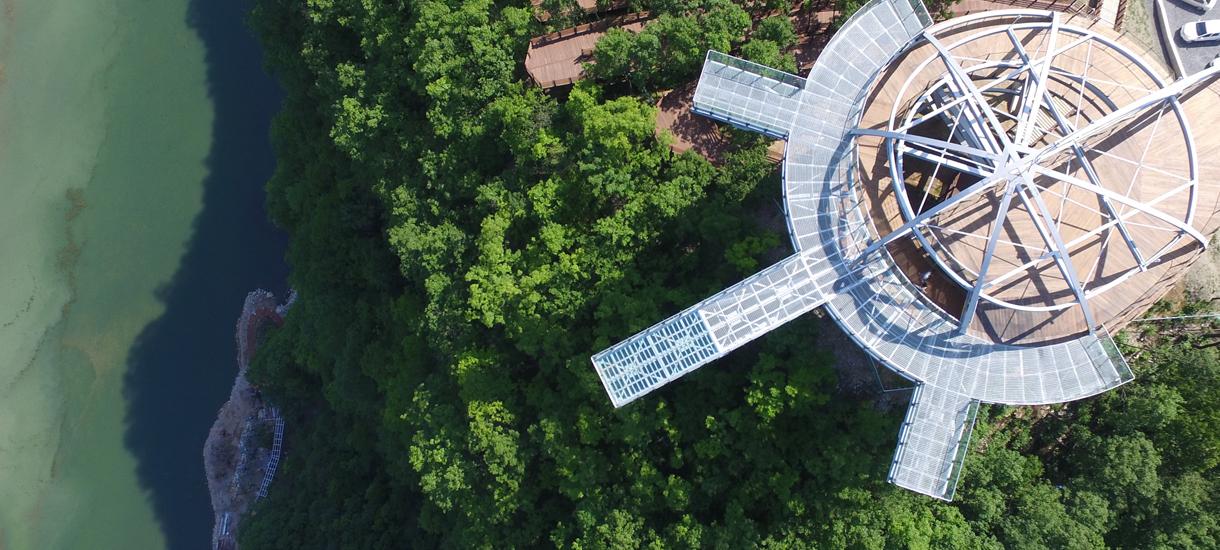 抵達滿天下 SKY WALK,體驗高空飛索、天空步道、高山飛車