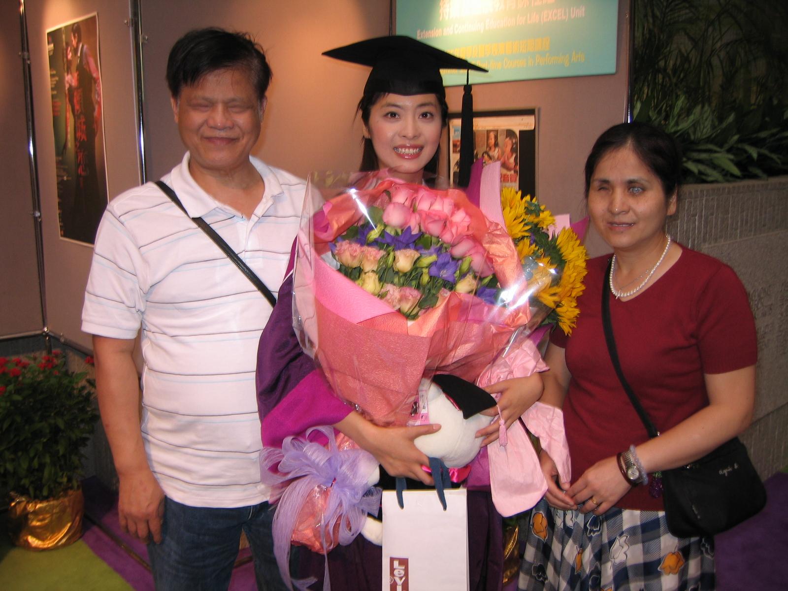 朱鳯嫻感激雙親會力支持她追夢,讓她能在戲劇創作上發展。(受訪者提供)