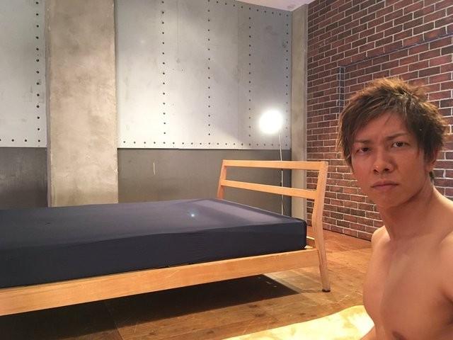 43歲的清水健貴為AV界天王,入行20多年拍下逾萬部作品。