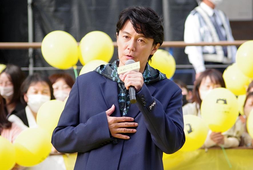 福山雅治吸引3000粉絲到場圍觀。